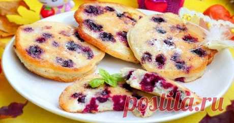 Вкуснейшее лакомство с кислинкой! Оладья с смородиной — Вкусные рецепты