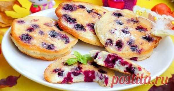 Вкуснейшее лакомство с кислинкой! Оладья с смородиной — Вкусные рецепты