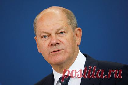 Шольц согласовал с Байденом поставки РСЗО Украине. Канцлер Германии Олаф Шольц заявил, что согласовал поставки реактивных систем залпового огня (РСЗО) для армии Украины с президентом США Джо Байденом. «Я с самого начала сказал: мы не пойдем в одиночку и будем тесно координировать свои действия с нашими союзниками», — рассказал он.