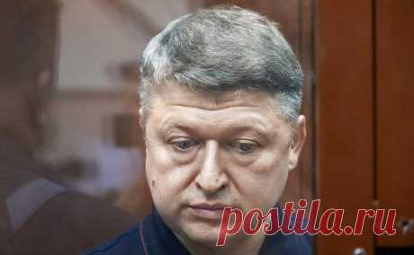«РИА Новости» узнало, что фигурант дела Иванова должен выплатить ₽20 млн. Бизнесмен Сергей Бородин, который проходит по делу экс-замминистра обороны Тимура Иванова о взяточничестве, после развода и раздела имущества должен выплатить 20 млн руб.
