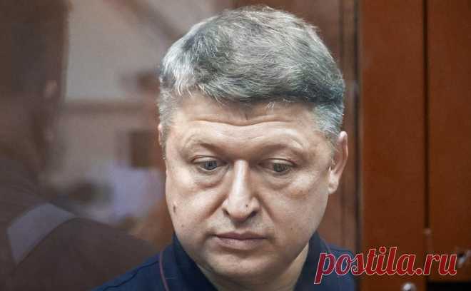 «РИА Новости» узнало, что фигурант дела Иванова должен выплатить ₽20 млн. Бизнесмен Сергей Бородин, который проходит по делу экс-замминистра обороны Тимура Иванова о взяточничестве, после развода и раздела имущества должен выплатить 20 млн руб.