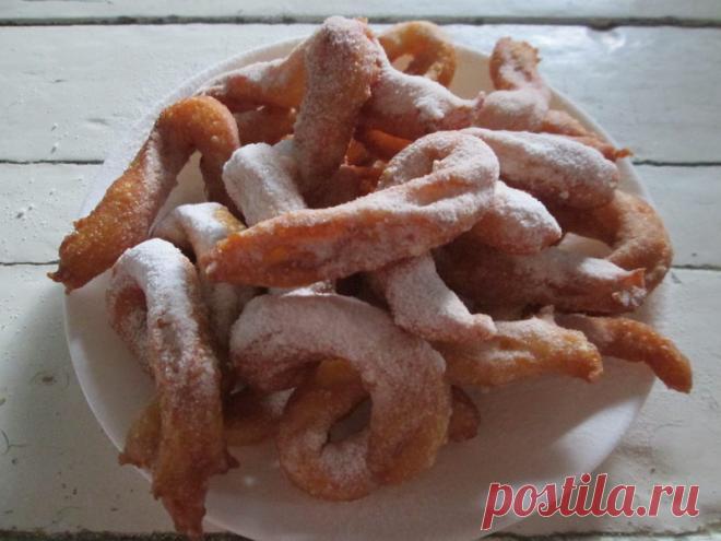 Воздушный чуррос для быстрых перекусов - Пир во время езды И снова поделюсь рецептом вместе с разбором вероятных ошибок! На что должен быть похож чуррос? Это не печенье, не пончики и вовсе не похоже на «кукурузные» палочки. Скорее всего это – зажаренные во фритюре эклеры. Представили себе этот вкус? А каким должен быть конечный результат? Невероятно приятные воздушные палочки с почти полой серединкой и слегка …