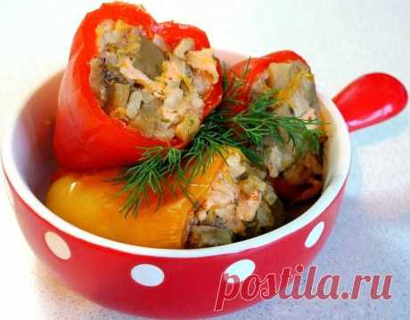 Перец, фаршированный баклажанами и курицей