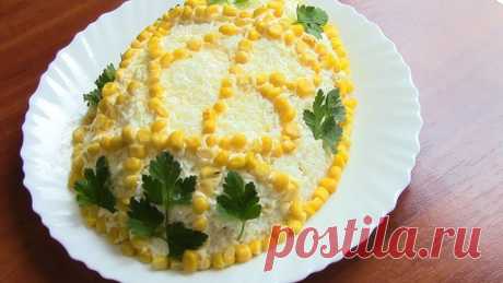 Салат «Пасхальный» — коронное блюдо праздничного стола! 

О куличах было рассказано много, рецептов хоть отбавляй. Но украсить праздничный стол можно не только куличами и яйцами, но и другими яркими блюдами. Сложно представить застолье без салатов, именно …