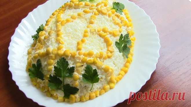 Салат «Пасхальный» — коронное блюдо праздничного стола! 

О куличах было рассказано много, рецептов хоть отбавляй. Но украсить праздничный стол можно не только куличами и яйцами, но и другими яркими блюдами. Сложно представить застолье без салатов, именно …