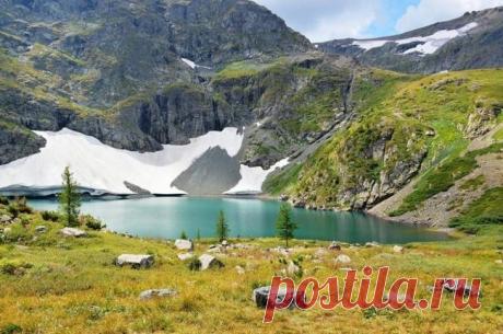 Сокровища России: озёра Алтайского края Алтайский край славится не только своими аграрными достижениями, но и, пожалуй, самой богатой гидрографической картой в стране. На территории региона располагается около 13 тыс. озёр, больших и малень...