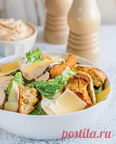 Салат Цезарь с курицей
