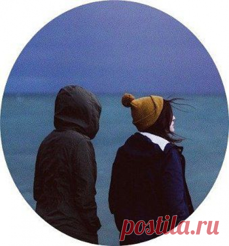 Ты — как песня, которую я слышала в детстве и забыла о том, что знаю ее, пока не услышала снова.
Мэгги Стивотер