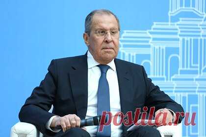 Лавров заявил о «будоражащей умы» идее вступления Украины в НАТО на фоне упадка. Глава МИД России Сергей Лавров заявил, что Украина одержима идеей вступления в НАТО, эта «будоражащая умы» идея развивается агрессивной риторикой и возникла на фоне социального и экономического упадка страны и стала методом отвлечения избирателей от текущих проблем. Альянсу же не следовало разбрасываться обещаниями.