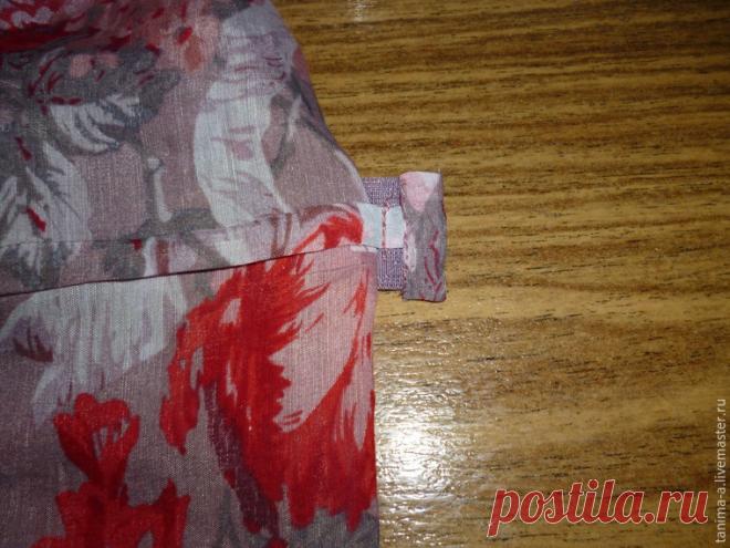 Потайная молния в центре спинки без среднего шва