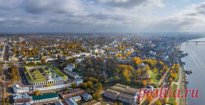 Старинный русский город Кострома .С момента своего создания он был важным форпостом на северо-восточном рубеже Российского государства. История обители связана с именами великих князей Василия Ярославича, Дмитрия Донского, Василия Темного, царей Иоанна Грозного, Федора Иоанновича, Бориса Годунова. Монастырь называют «Колыбелью Дома Романовых»: в нем в 1613 году укрывался юный Михаил Романов, призванный здесь же на царство.