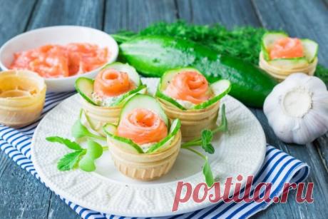​Тарталетки с красной рыбой