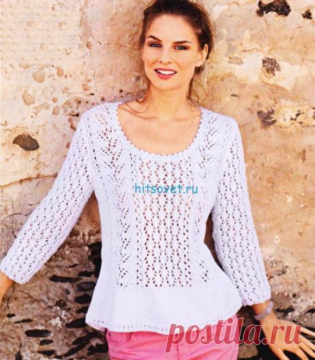 Белый вязаный пуловер - Хитсовет Белый вязаный пуловер. Прохлада гарантирована: разнообразные ажурные узоры отлично пропускают воздух, а волан и кайма, обвязанная пико на вырезе горловины, придают вязаному пуловеру женственности.