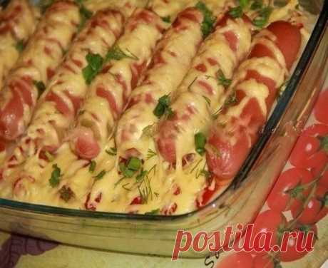ДОМАШНИЕ ЗАПЕКАНКИ: ТОП-10 ЛУЧШИХ РЕЦЕПТОВ 
Вкус просто шикарный...

1. Картофельная запеканка с сосисками и сыром

Нам понадобится:
● Картофельное пюре 500гр,
● 1 яйцо,
● Томатная паста,
● Сосиски 4шт.,
● Твердый сыр 100 гр.,
● Зелень

Приготовление:
Пюре смешать с яйцом, выложить в смазанную маслом форму. Верх пюре смазать томатной пастой(высшего качества). Выложить сосиски, посыпать тертым сыром. Запечь в духовке при 180 гр.в течении 15 минут. При подаче посыпать зелень...