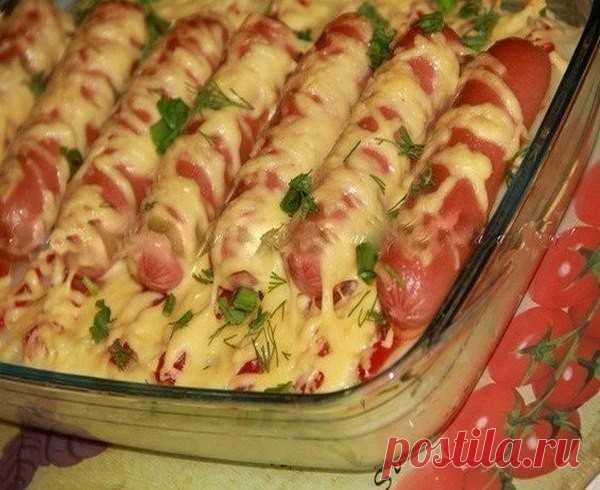 ДОМАШНИЕ ЗАПЕКАНКИ: ТОП-10 ЛУЧШИХ РЕЦЕПТОВ 
Вкус просто шикарный...

1. Картофельная запеканка с сосисками и сыром

Нам понадобится:
● Картофельное пюре 500гр,
● 1 яйцо,
● Томатная паста,
● Сосиски 4шт.,
● Твердый сыр 100 гр.,
● Зелень

Приготовление:
Пюре смешать с яйцом, выложить в смазанную маслом форму. Верх пюре смазать томатной пастой(высшего качества). Выложить сосиски, посыпать тертым сыром. Запечь в духовке при 180 гр.в течении 15 минут. При подаче посыпать зелень...