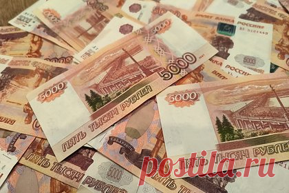 Названы профессии с зарплатой более 200 тысяч рублей