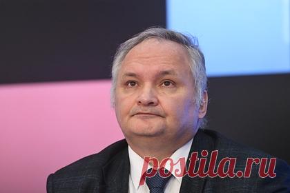 Российский политолог Суздальцев связал свое увольнение из ВШЭ с Лукашенко. Российский политолог, доцент НИУ «Высшая школа экономики» (ВШЭ) Андрей Суздальцев связал причину своего увольнения из университета с критикой в адрес президента Белоруссии Александра Лукашенко. Он добавил, что в его семье трое человек были репрессированы в 30-40-х годах, а сейчас и он к ним добавился.