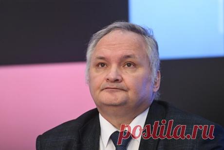 Российский политолог Суздальцев связал свое увольнение из ВШЭ с Лукашенко. Российский политолог, доцент НИУ «Высшая школа экономики» (ВШЭ) Андрей Суздальцев связал причину своего увольнения из университета с критикой в адрес президента Белоруссии Александра Лукашенко. Он добавил, что в его семье трое человек были репрессированы в 30-40-х годах, а сейчас и он к ним добавился.