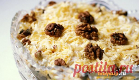 Куриный салат с грибами, огурцами и сыром «Аппетитный»
