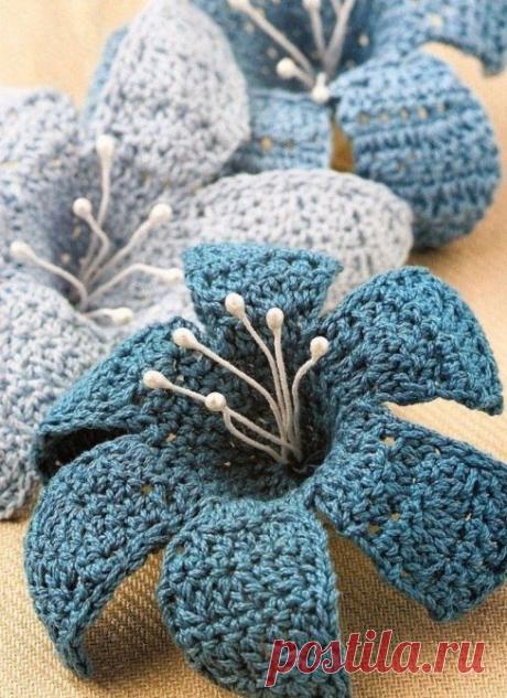 ​Объемные вязаные цветы как украшение Объемные вязаные цветы как украшениеОбъемные вязаные цветы как украшение используются очень давно и&nbsp; не теряют своей актуальности и сегодня.Творите и будьте счастливы, наши дорогие.