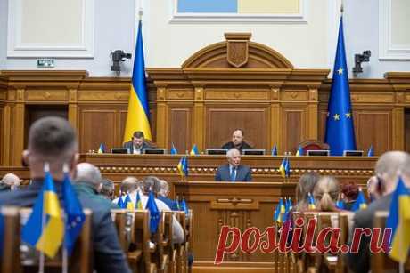 Политолог высказался о возможности Киева вернуть Западу долг за оказанную помощь. На сегодняшний день у Украины, вероятнее всего, нет возможности вернуть долг Западу за оказанную стране финансовую помощь, считает политолог Александр Асафов. Своим мнением специалист поделился в разговоре с «Лентой.ру». При этом Асафов напомнил, что в мировой политике были прецеденты списания долгов.