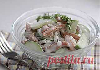 Салат с солеными грибами (рыжиками, груздями).
