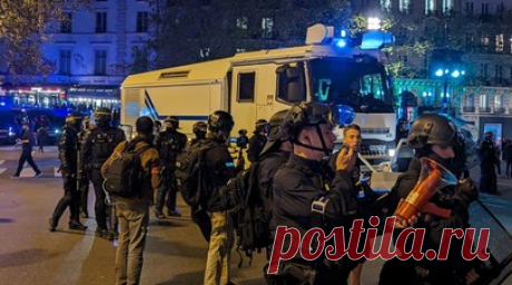 Во Франции ввели максимальный уровень террористической угрозы. Во Франции ввели максимальный уровень террористической угрозы на фоне убийства школьного учителя на севере страны и кризиса в Израиле. Читать далее