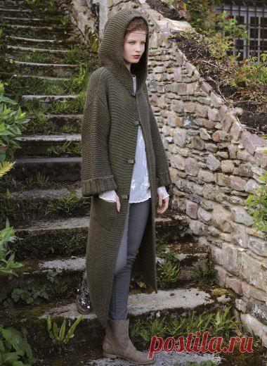 В этом сезоне вязаные пальто достигли своего почти эпохального расцвета. Крупная вязка, сочетание ярких цветов, разные фасоны и преимущественно длина в пол - вот, как будут выглядеть модные вязаные пальто в этом осенне-зимнем сезоне 2014-2015. Вязаные пальто стилисты советуют носить с объемными шарфами и меховыми воротниками. / Вязание как искусство!