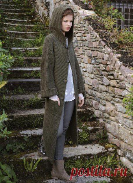 В этом сезоне вязаные пальто достигли своего почти эпохального расцвета. Крупная вязка, сочетание ярких цветов, разные фасоны и преимущественно длина в пол - вот, как будут выглядеть модные вязаные пальто в этом осенне-зимнем сезоне 2014-2015. Вязаные пальто стилисты советуют носить с объемными шарфами и меховыми воротниками. / Вязание как искусство!