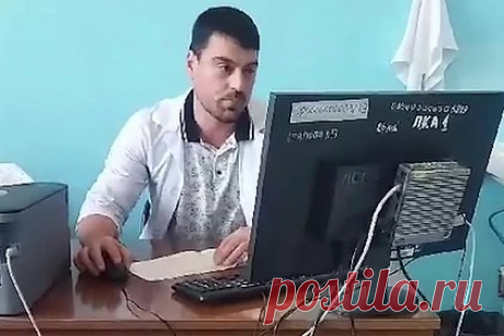 Врач назвал неадекватной пришедшую на прием с больной ногой российскую чиновницу. В Иловле Волгоградской области врач-хирург назвал неадекватной чиновницу, пришедшую на прием с болями в ноге. Об этом сообщил региональный портал V1.ru. Россиянка подчеркнула, что после общения с доктором отправилась в полицию. В комитете здравоохранения по Волгоградской области пообещали провести проверку.