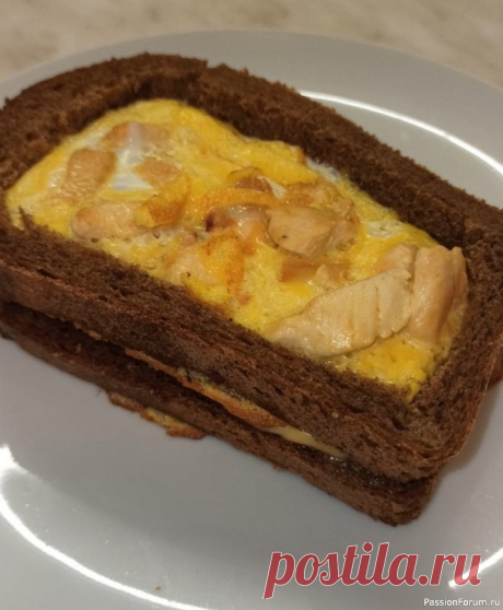 Необычный и очень вкусный бутерброд - сэндвич с курицей и яйцом Всем привет! Сегодня готовим вкусный и необычный рецепт бутерброда - сэндвича с курицей и яйцом.Ингредиенты :1.Хлеб кирпичиком(4 ломтика) - 160 г2.Куриное филе - 200 г3.Яйца - 4 шт4.Сыр - 100 г5.Растительное масло для жарки6.Соль по вкусуСпособ приготовления1.Нарезаем хлеб не...