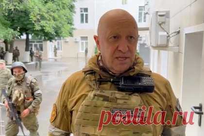 Опубликованы кадры обыска в особняке Пригожина. В сети появились кадры обыска в особняке и офисе главы частной военной компании (ЧВК) «Вагнер» Евгения Пригожина в Санкт-Петербурге. По данным издания SHOT, в ходе обыска правоохранители обнаружили поддельные паспорта, золотые слитки, парики и арсенал оружия.