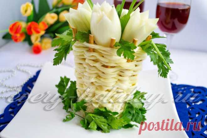 Салат куриный с жареными шампиньонами "Корзинка"