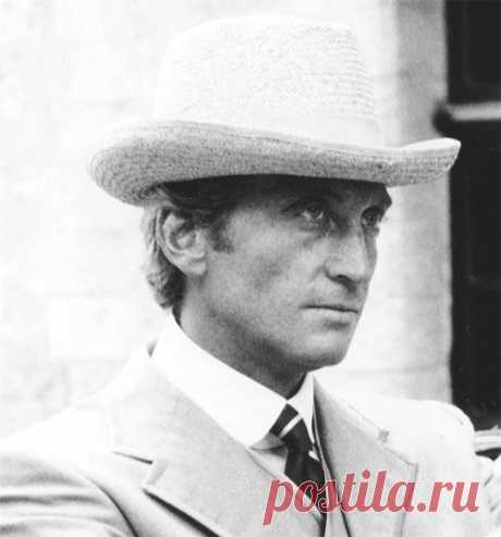 Чарльз Дэнс