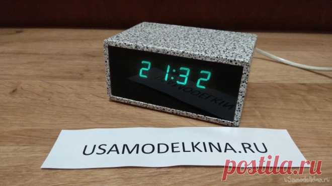 Самодельные электронные часы Сегодня хочу вам рассказать о самодельных электронных часах на вакуумно-люминесцентном индикаторе фирмы NEC. Вакуумно-люминесцентные индикаторы широко применялись в различной электронике: электронные часы, кассетные и катушечные магнитофоны, видеомагнитофоны, калькуляторы, станки ЧПУ и так далее.