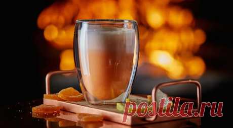Hot Aperol Spritz  - зимний вариант мега-популярного летнего напитка. Готовится с добавлением биттера и коричного сиропа. Приготовьте его в тот момент, когда зимой вам срочно захочется солнца и тепла.