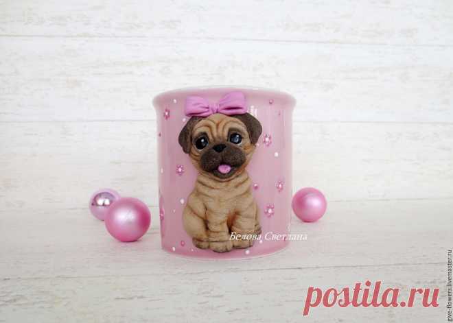 Купить Кружка Мопс с бантиком...))) в интернет магазине на Ярмарке Мастеров Купить или заказать Кружка Мопс с бантиком...))) в интернет магазине на Ярмарке Мастеров. С доставкой по России и СНГ. Материалы: кружка керамическая, полимерная глина,…. Размер: высота кружки 8.7см, 300мл