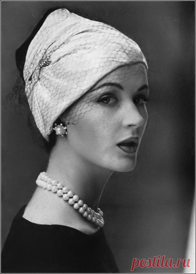 Betsy Pickering, photo by Frances McLaughlin, Vogue, September 15, 1956