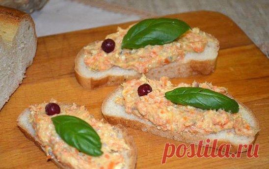 Это самая вкусная намазывалка из всех, которые я пробовала. По вкусу очень напоминает красную икру, всегда идет на ура! Рецепт мама 