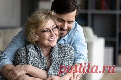 Открытки с Днем матери: скачать 100+ картинок и поздравлений. Сегодня, 30 ноября, россияне отмечают День матери. Праздник всегда приходится на последнее воскресенье осени, и это отличный повод провести оставшийся перед зимой выходной вместе с самым дорогим человеком — своей мамой. «Лента.ру» подготовила красивые открытки и готовые поздравления, доступные бесплатно.