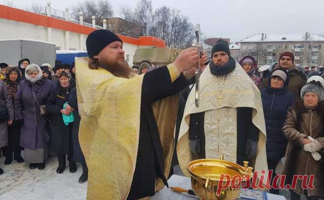 В рязанской епархии сообщили о «несусветной вони» с заводов. В рязанской епархии попросили послать вразумления местным властям, чтобы те обнаружили источник «мерзкого зловония», которое появляется последние 20 лет. Власти признавали превышение уровня сероводорода