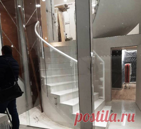Моллированные перила из цельного стекла