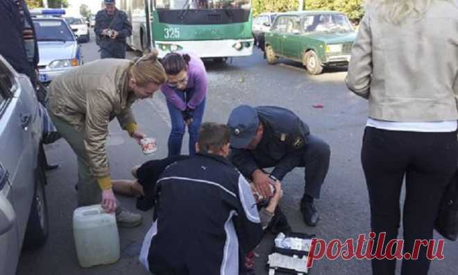В Таганроге под колесами троллейбуса погиб мужчина