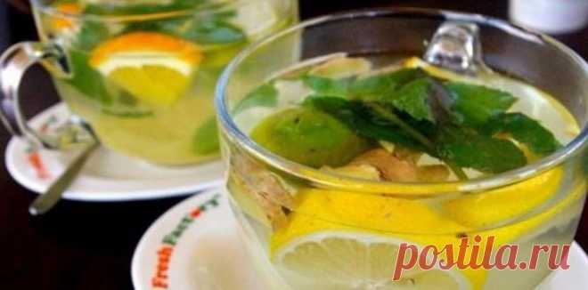 7 рецептов очень вкусного чая 1. Имбирный чай Ингредиенты: ● 1 л воды ● 3 ст. л. мелко натертого имбиря (или порезанного ломтиками), ● 3 ст. л. меда ● щепотка молотого черного перца ● 1 лимон или апельсин ● нарубленные листья мяты (по желанию) Приготовление: В закипевшую воду бросаем натертый имбирь. Когда он пару минут покипит, тщательно процеживаем в чашку. Затем добавляем перец, лимон (апельсин), мяту и мед. Подаем горячим! 2. Облепиховый чай Ингредиенты: ● 150 г облепи...