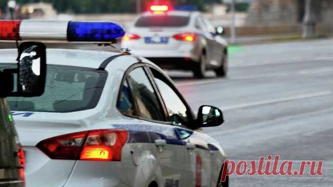 В Петербурге задержали туристку, проехавшую на BMW по тротуару