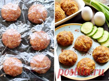 Котлеты в духовке в пакете – мягкие и сочные (+ готовятся все сразу, без брызг и стояния у плиты) - Video Recipes Котлеты любят все, но вот стоять у плиты и долго жарить – это не так уж и привлекательно. Предлагаем хороший выход – приготовить котлеты в духовке в пакете или рукаве для запекания. Котлетки получаются мягкими и сочными, при этом имеют румяную корочку. Ещё одно большое преимущество этого рецепта в том, что здесь не используется масло.
