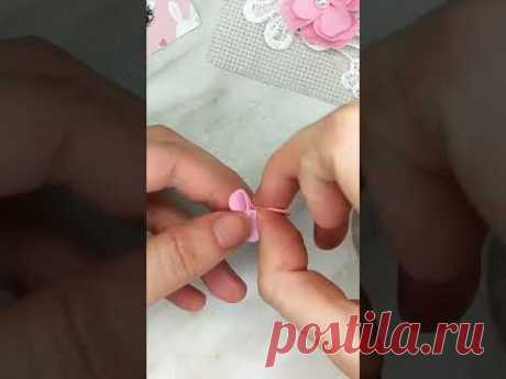 Процесс создания прелестных цветочков из розового фоамирана с бусинкой🌸Ручная работа 🥰
