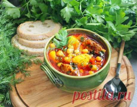 Суп с нутом и говядиной рецепт с фото пошагово и видео - 1000.menu
Говядина 400  гр Нут (консервированный) 220  гр Картошка 250 гр Лук 150  гр Помидоры (среднего размера) 2  шт. Растительное масло 1 стол.л. Томатная паста 50  гр Чеснок 1  зубч. Вода (200 мл. для приготовления говядины и 700 мл. для супа.) 900 мл Куркума (без горки) 1  чайн.л. Зелень и Соль по вкусу