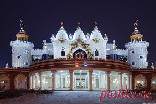 В новогодние праздники в театре кукол «Экият» покажут 82 спектакля

До 8 января в казанском театре кукол покажут шоу «Новогодние приключения бременских музыкантов». Вместе с Дедом Морозом, Снегурочкой и другими сказочными персонажами дети будут водить хоровод вокруг ёлки, танцевать, участвовать в конкурсах и параде новогодних костюмов.
Показать полностью…