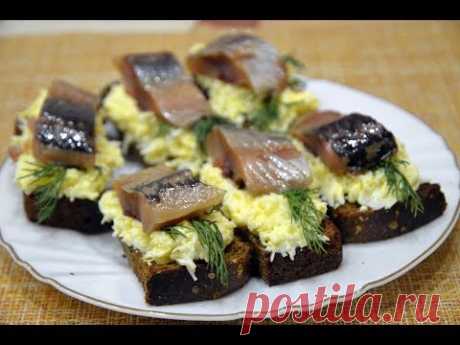 Вкусные бутерброды с селедкой./Sandwiches with herring.
